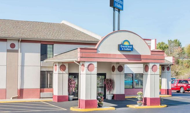 Days Inn & Suites Youngstown/Girard Exterior