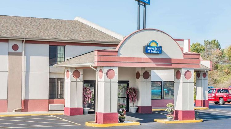 Days Inn & Suites Youngstown/Girard Exterior