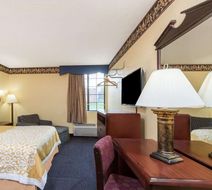 Days Inn & Suites Youngstown/Girard Room