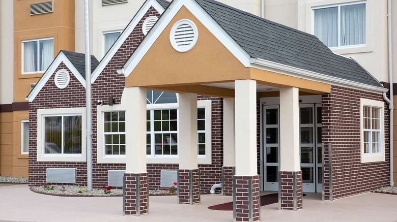 <b>Microtel Inn & Suites by Wyndham Charles Exterior</b>. Images powered by <a href="https://iceportal.shijigroup.com/" title="IcePortal" target="_blank">IcePortal</a>.