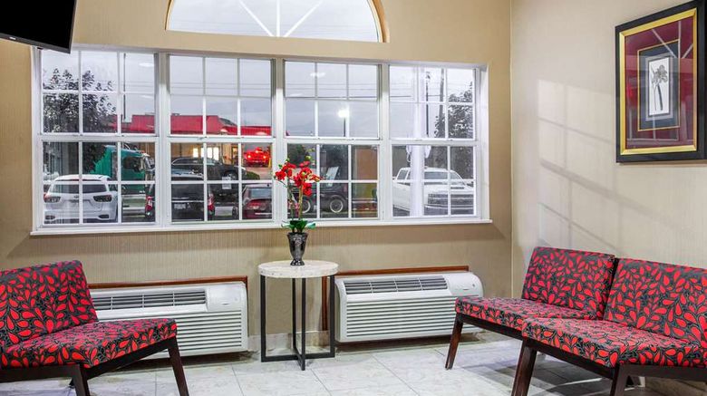 <b>Microtel Inn & Suites by Wyndham Charles Lobby</b>. Images powered by <a href="https://iceportal.shijigroup.com/" title="IcePortal" target="_blank">IcePortal</a>.