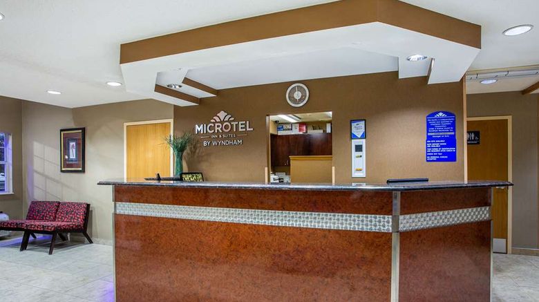 <b>Microtel Inn & Suites by Wyndham Charles Lobby</b>. Images powered by <a href="https://iceportal.shijigroup.com/" title="IcePortal" target="_blank">IcePortal</a>.