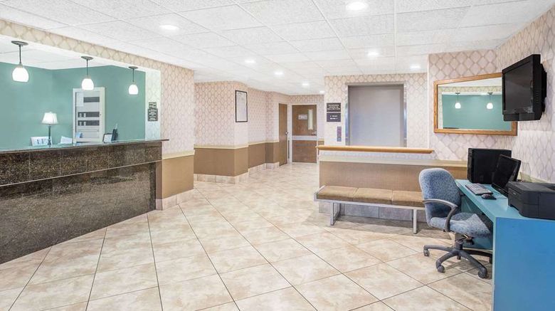 <b>Baymont Inn & Suites Janesville Lobby</b>. Images powered by <a href="https://iceportal.shijigroup.com/" title="IcePortal" target="_blank">IcePortal</a>.