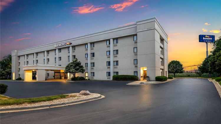 Baymont Inn & Suites Janesville Exterior
