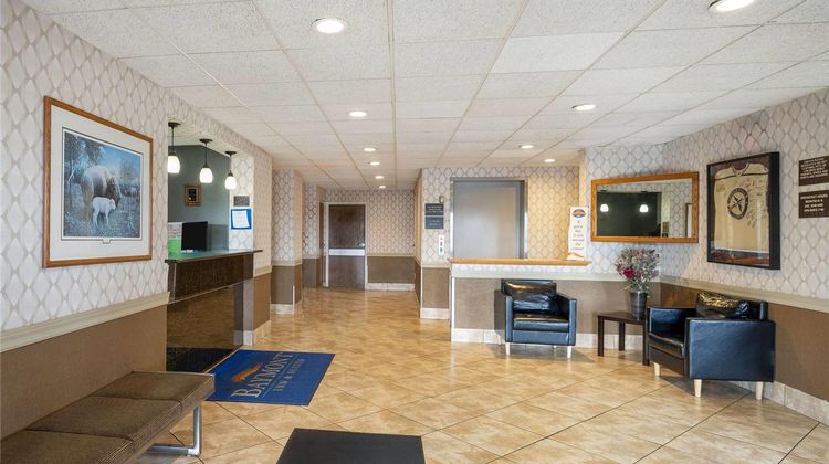 Baymont Inn & Suites Janesville Lobby