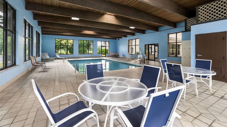 Baymont Inn & Suites Janesville Pool