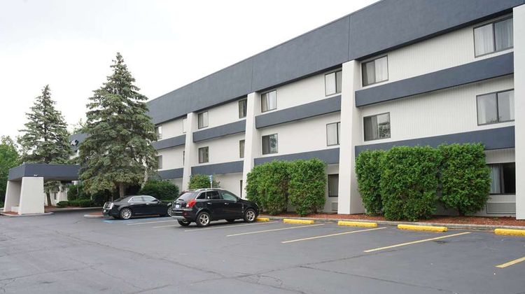 Baymont Inn & Suites Bridgeport Exterior