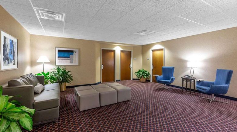 <b>Baymont Inn & Suites Des Moines Airport Lobby</b>. Images powered by <a href="https://iceportal.shijigroup.com/" title="IcePortal" target="_blank">IcePortal</a>.