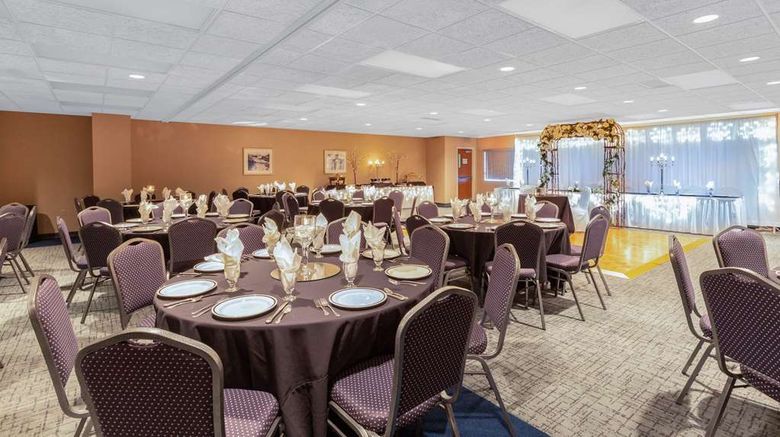 <b>Baymont Inn & Suites Des Moines Airport Ballroom</b>. Images powered by <a href="https://iceportal.shijigroup.com/" title="IcePortal" target="_blank">IcePortal</a>.