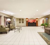 Baymont Inn & Suites Dale Lobby