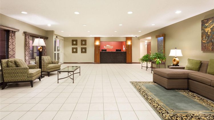 Baymont Inn & Suites Dale Lobby