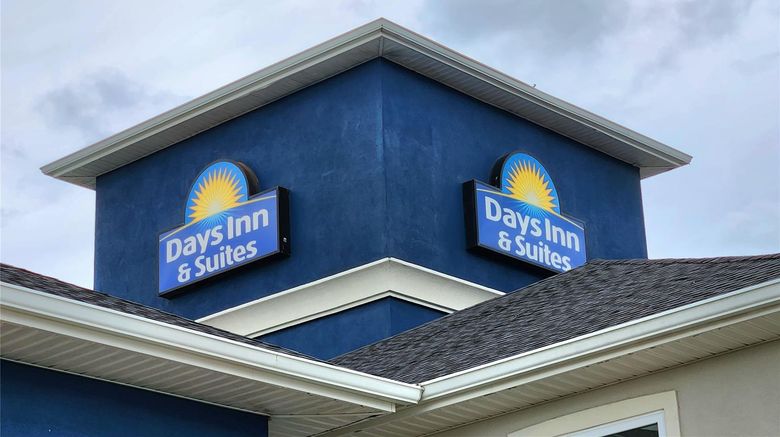 <b>Days Inn & Suites Thibodaux Exterior</b>. Images powered by <a href="https://iceportal.shijigroup.com/" title="IcePortal" target="_blank">IcePortal</a>.