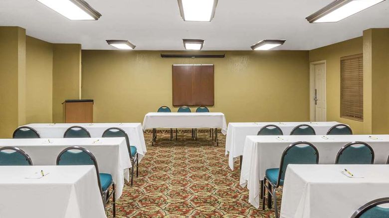 <b>Super 8 by Wyndham Metairie Meeting</b>. Images powered by <a href="https://iceportal.shijigroup.com/" title="IcePortal" target="_blank">IcePortal</a>.