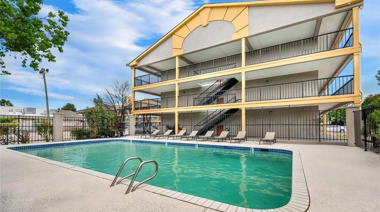 <b>Super 8 by Wyndham Metairie Pool</b>. Images powered by <a href="https://iceportal.shijigroup.com/" title="IcePortal" target="_blank">IcePortal</a>.