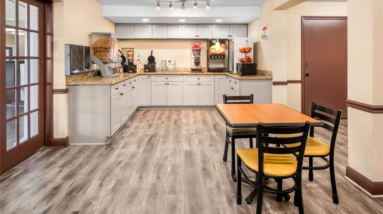 <b>Super 8 by Wyndham Metairie Restaurant</b>. Images powered by <a href="https://iceportal.shijigroup.com/" title="IcePortal" target="_blank">IcePortal</a>.