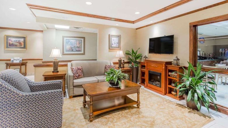 <b>Baymont Inn & Suites Asheville/Biltmore Lobby</b>. Images powered by <a href="https://iceportal.shijigroup.com/" title="IcePortal" target="_blank">IcePortal</a>.