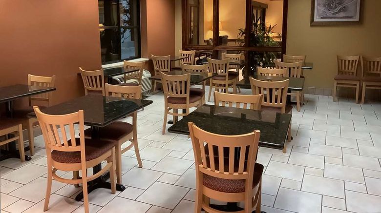 <b>Baymont Inn & Suites Asheville/Biltmore Restaurant</b>. Images powered by <a href="https://iceportal.shijigroup.com/" title="IcePortal" target="_blank">IcePortal</a>.