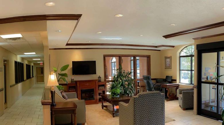 <b>Baymont Inn & Suites Asheville/Biltmore Lobby</b>. Images powered by <a href="https://iceportal.shijigroup.com/" title="IcePortal" target="_blank">IcePortal</a>.