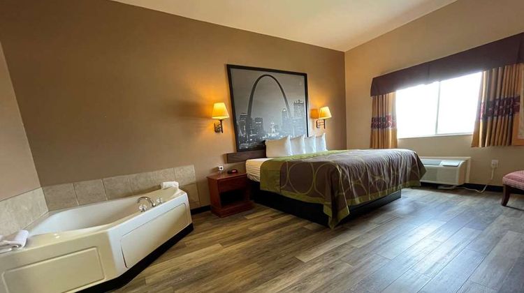 Super 8  Rolla Room