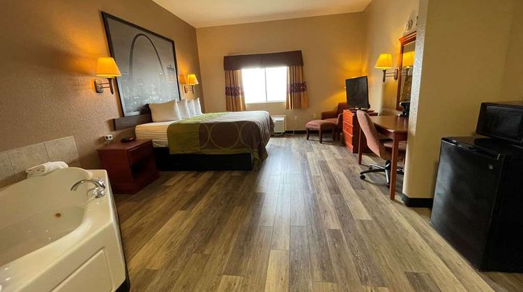 Super 8  Rolla Room