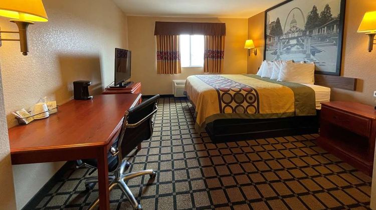 Super 8  Rolla Room