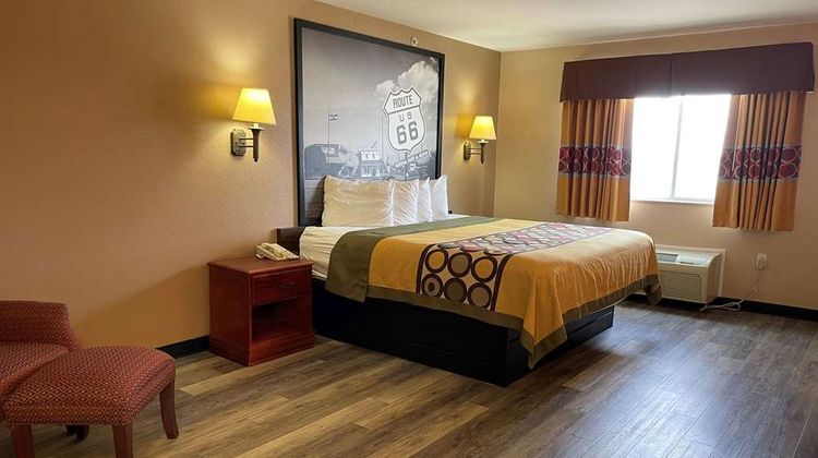 Super 8  Rolla Room