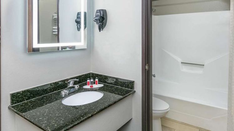 Howard Johnson Near Schlitterbahn Room