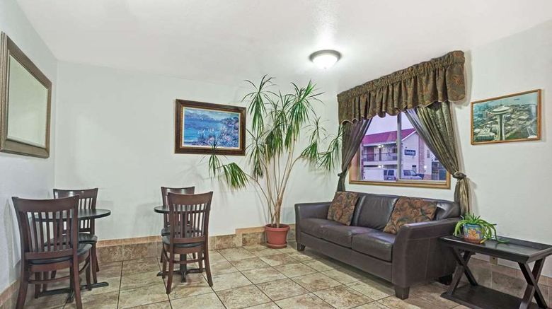 <b>Travelodge Seattle North of Downtown Lobby</b>. Images powered by <a href="https://iceportal.shijigroup.com/" title="IcePortal" target="_blank">IcePortal</a>.