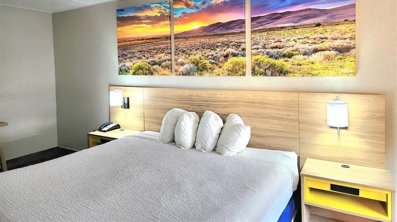 <b>Days Inn Houston Room</b>. Images powered by <a href="https://iceportal.shijigroup.com/" title="IcePortal" target="_blank">IcePortal</a>.