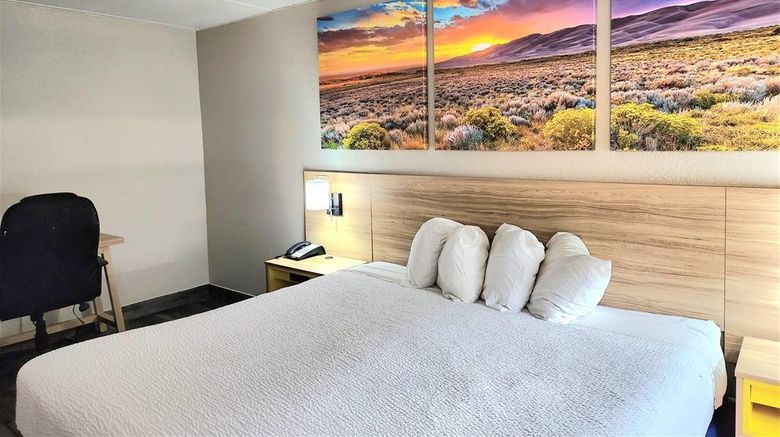 <b>Days Inn Houston Room</b>. Images powered by <a href="https://iceportal.shijigroup.com/" title="IcePortal" target="_blank">IcePortal</a>.