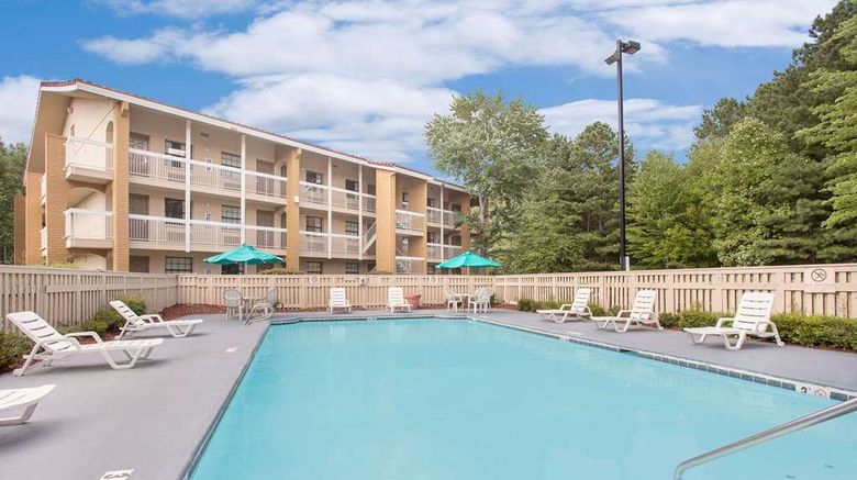<b>Super 8 Austell/Six Flags Pool</b>. Images powered by <a href="https://iceportal.shijigroup.com/" title="IcePortal" target="_blank">IcePortal</a>.