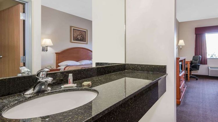 Super 8 Salina Room
