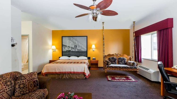 Super 8 Salina Suite