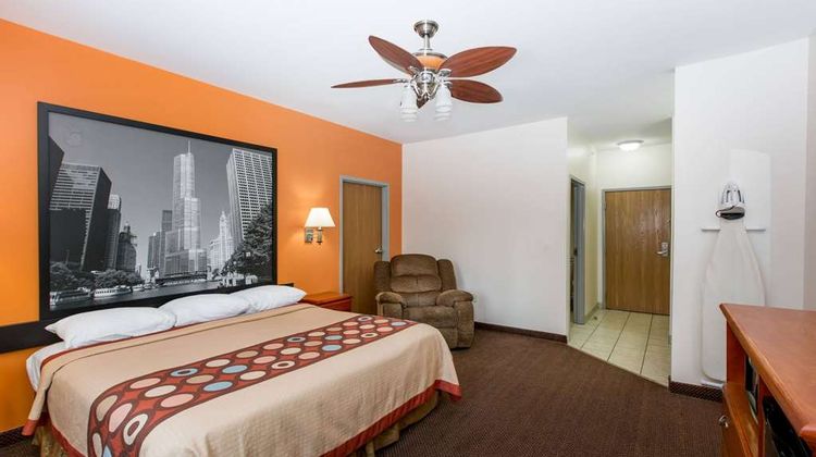 Super 8 Salina Room