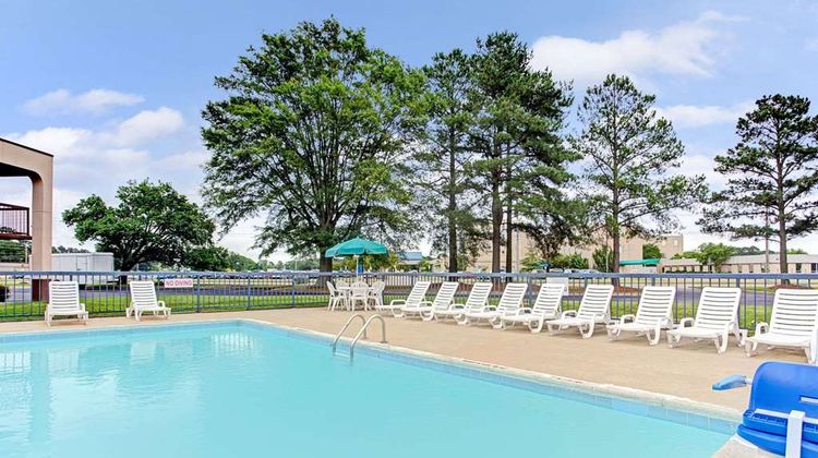 Days Inn Wilson Pool