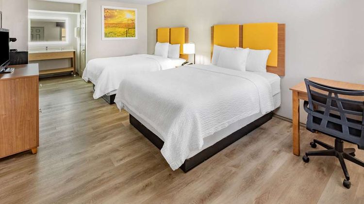 Days Inn & Suites Huntsville Room