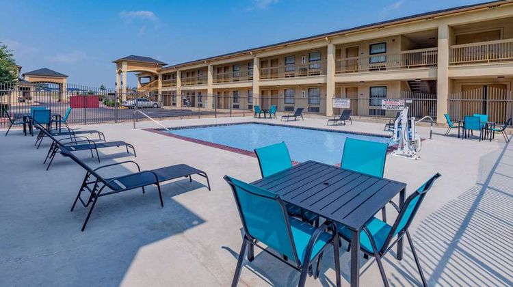 Days Inn & Suites Huntsville Pool