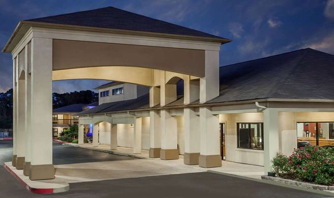 Days Inn & Suites Huntsville Exterior