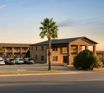 Super 8 Universal City Exterior