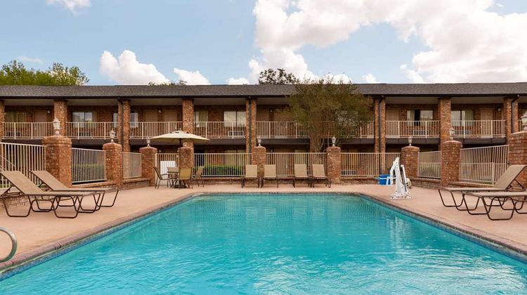 Super 8 Universal City Pool