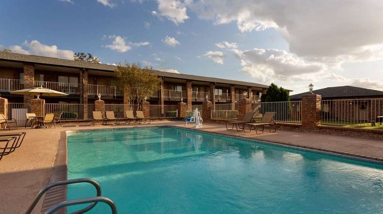 Super 8 Universal City Pool