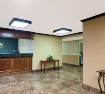 Baymont Inn & Suites Memphis East Lobby
