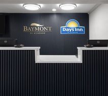 Baymont by Wyndham Davenport Lobby