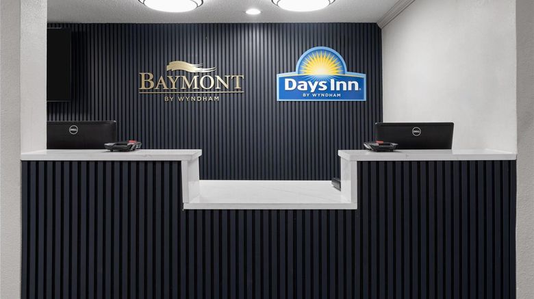 <b>Baymont by Wyndham Davenport Lobby</b>. Images powered by <a href="https://iceportal.shijigroup.com/" title="IcePortal" target="_blank">IcePortal</a>.