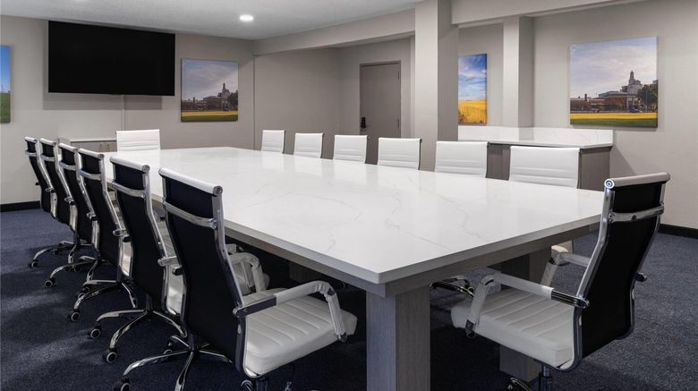<b>Baymont by Wyndham Davenport Meeting</b>. Images powered by <a href="https://iceportal.shijigroup.com/" title="IcePortal" target="_blank">IcePortal</a>.