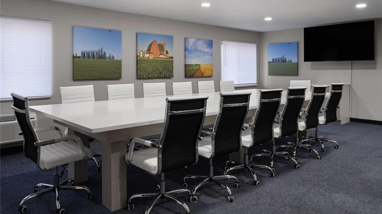 <b>Baymont by Wyndham Davenport Meeting</b>. Images powered by <a href="https://iceportal.shijigroup.com/" title="IcePortal" target="_blank">IcePortal</a>.
