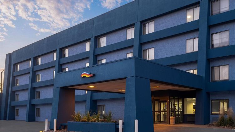 Baymont by Wyndham Davenport Exterior