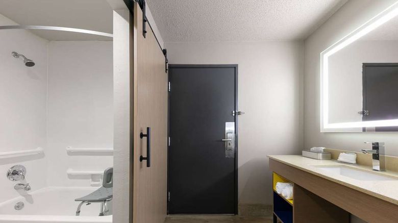 <b>Days Inn by Wyndham Fort Smith Room</b>. Images powered by <a href="https://iceportal.shijigroup.com/" title="IcePortal" target="_blank">IcePortal</a>.