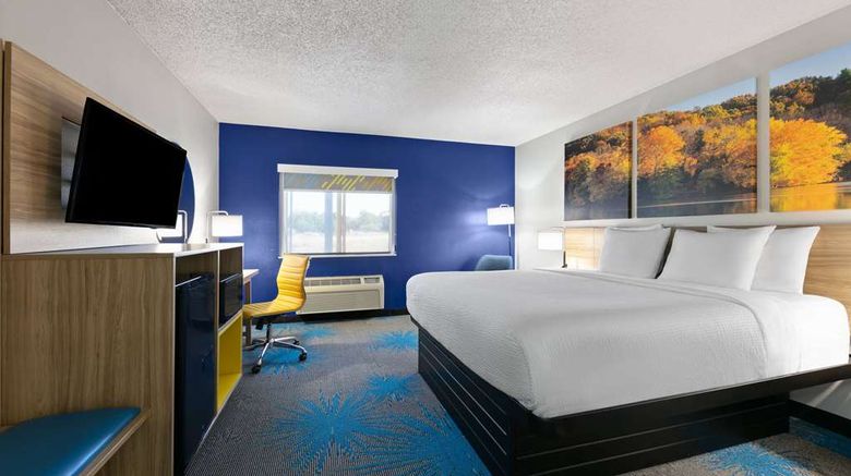 <b>Days Inn by Wyndham Fort Smith Room</b>. Images powered by <a href="https://iceportal.shijigroup.com/" title="IcePortal" target="_blank">IcePortal</a>.