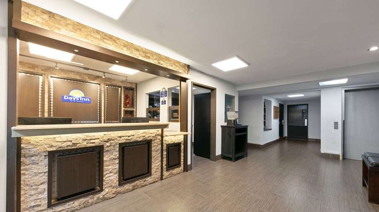 Days Inn by Wyndham Fort Smith Lobby